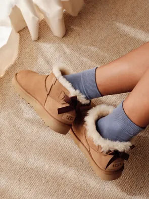 Person wearing ultra mini bailey bow in che with purple socks